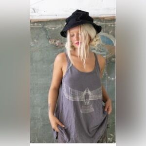 Magnolia Pearl hawk tank